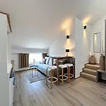 Deluxe No.10 - & 4*