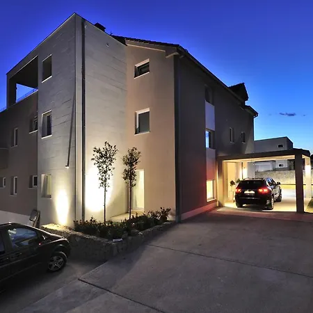 Гостевой дом Deluxe No.10 - & Мандре