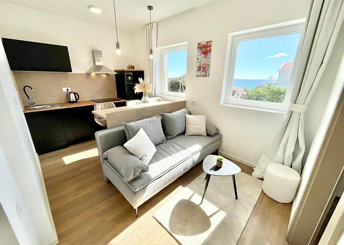 Deluxe No.10 - & 4*