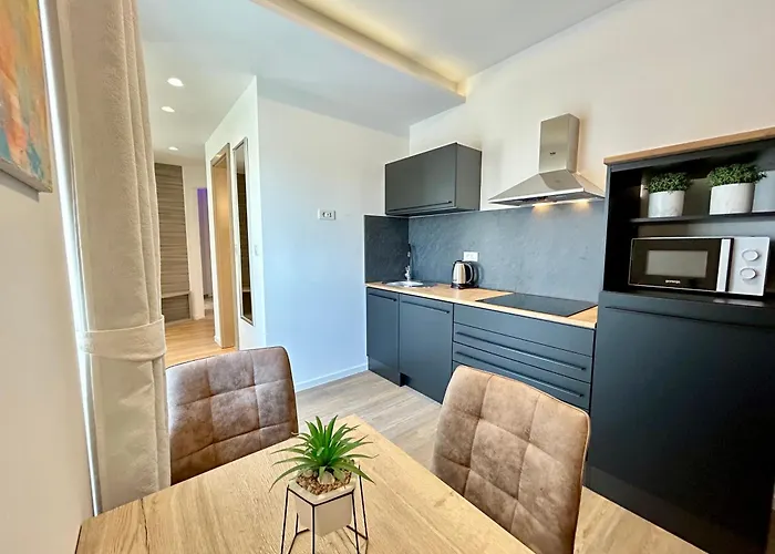 בית הארחה Deluxe No.10 - & מאנדרה