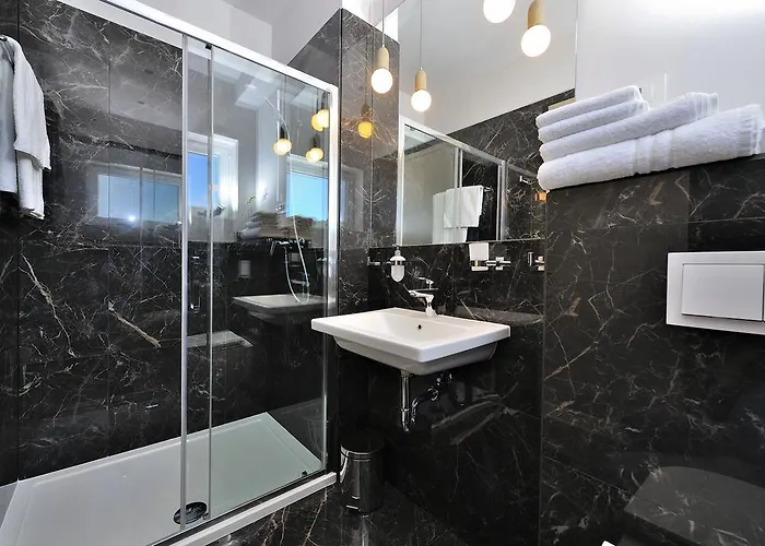 招待所 Deluxe No.10 - & 曼德雷