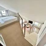 Deluxe No.10 - & 4*