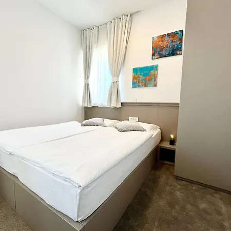 Deluxe No.10 - Rooms&apartments Gasthuis 4*