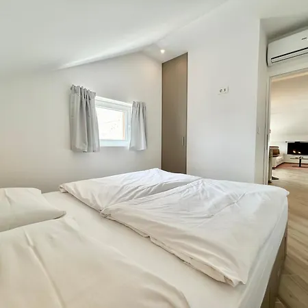 Deluxe No.10 - Rooms&apartments 4* Mandre