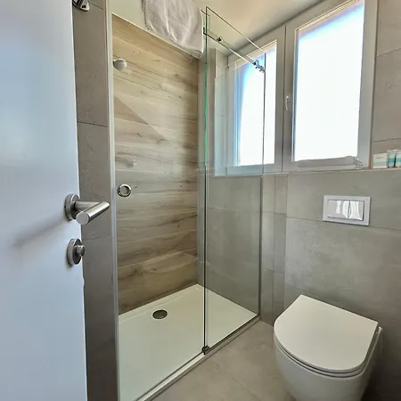 Deluxe No.10 - Rooms&apartments Affittacamere