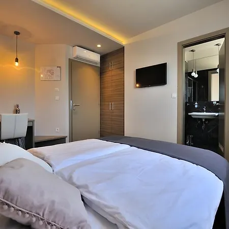 Deluxe No.10 - & Mandre