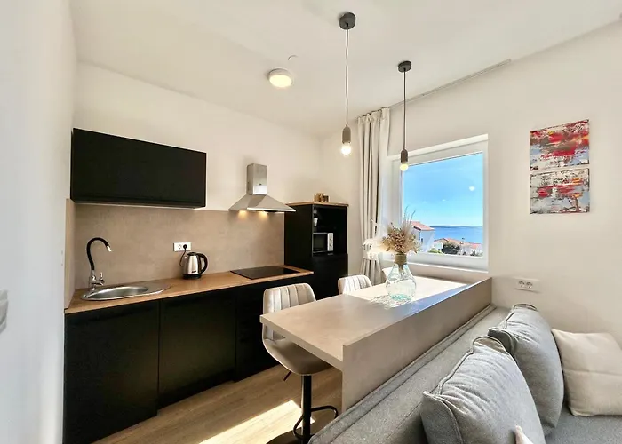 Deluxe No.10 - & 4* Mandre