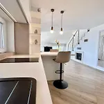 Deluxe No.10 - & 4*