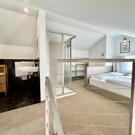 Deluxe No.10 - & Mandre